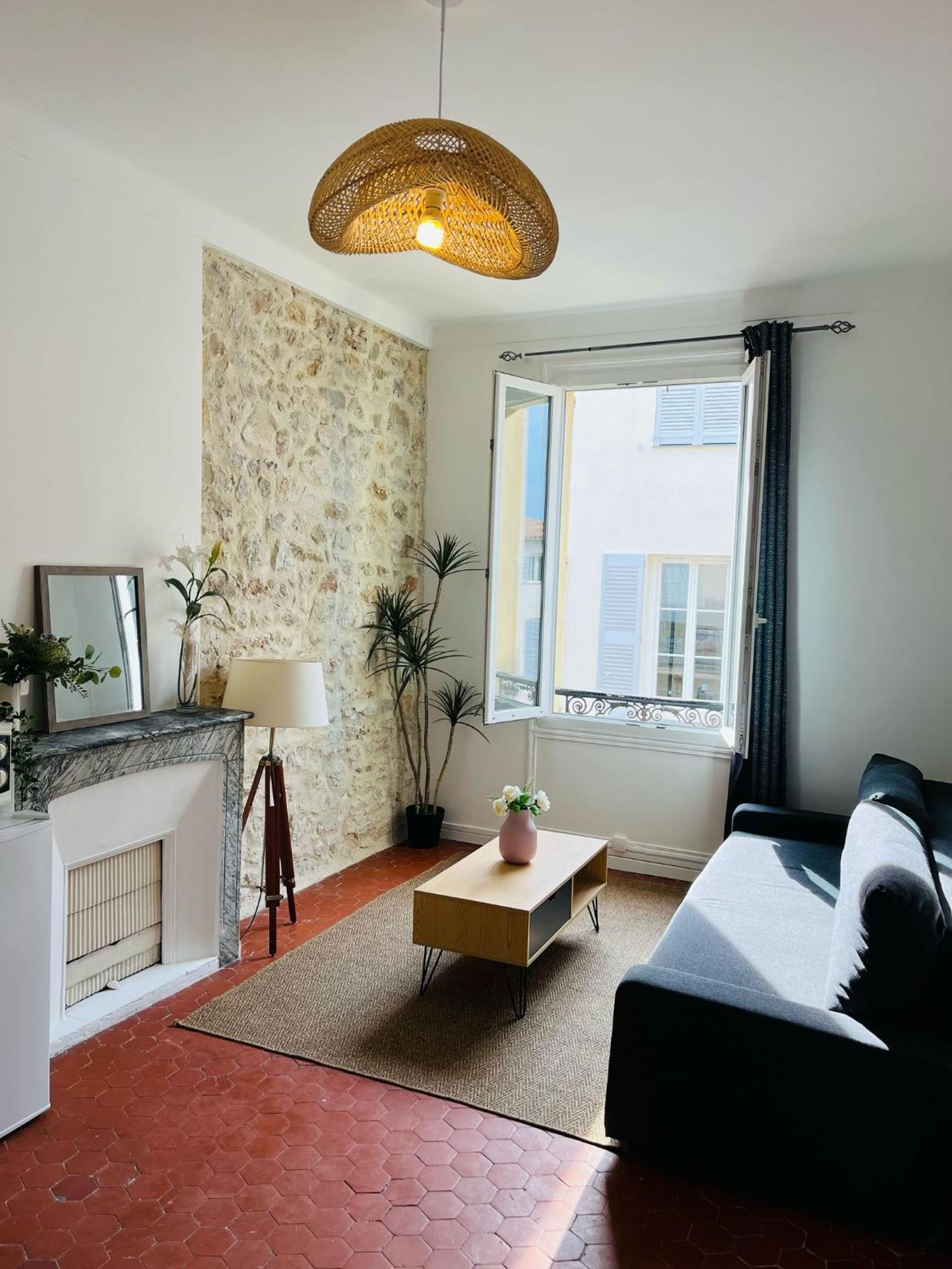 Studio En Plein Coeur Du Vieil Antibes, Vue Sur Place Romantique Exteriér fotografie