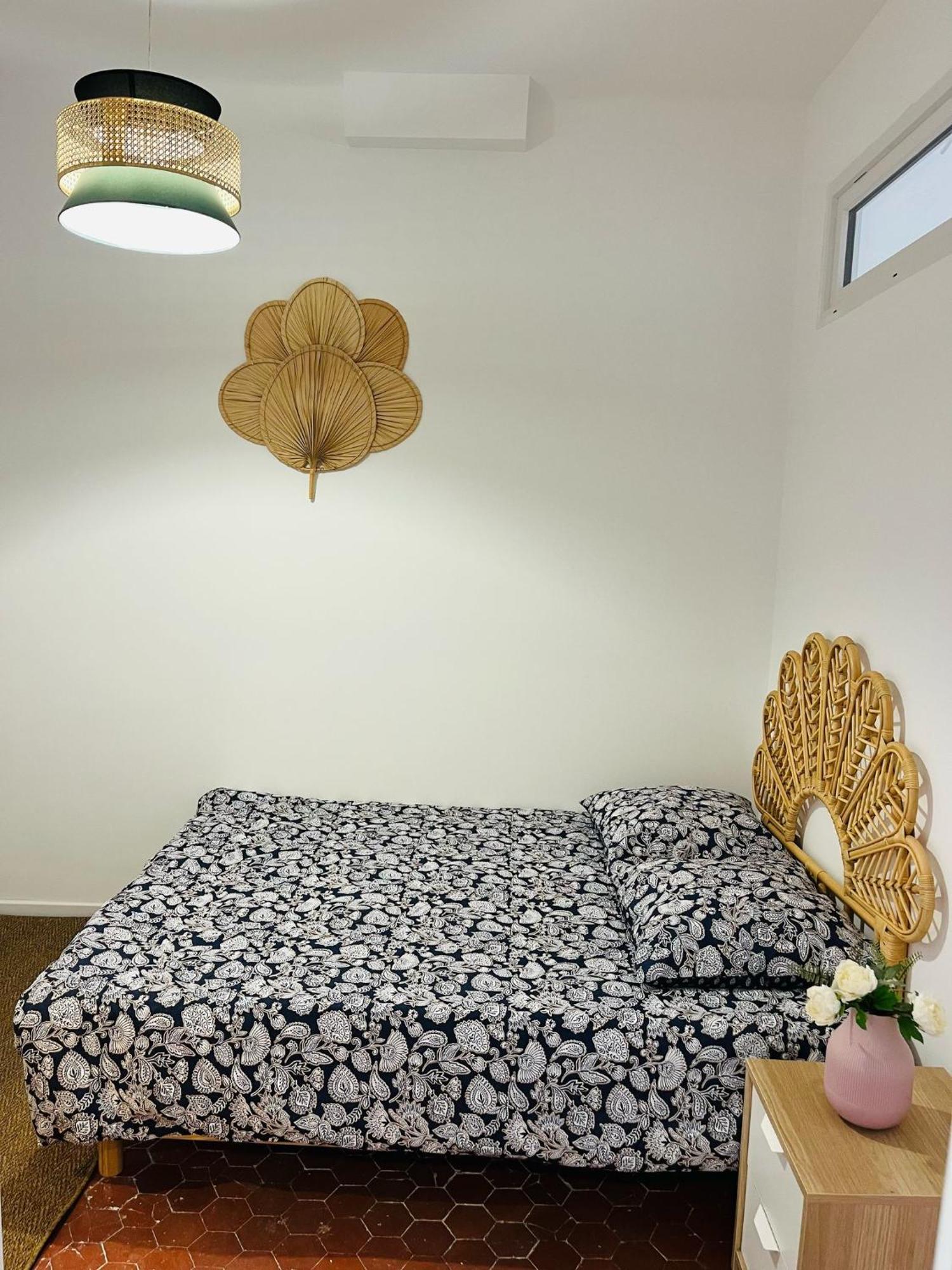 Studio En Plein Coeur Du Vieil Antibes, Vue Sur Place Romantique Exteriér fotografie