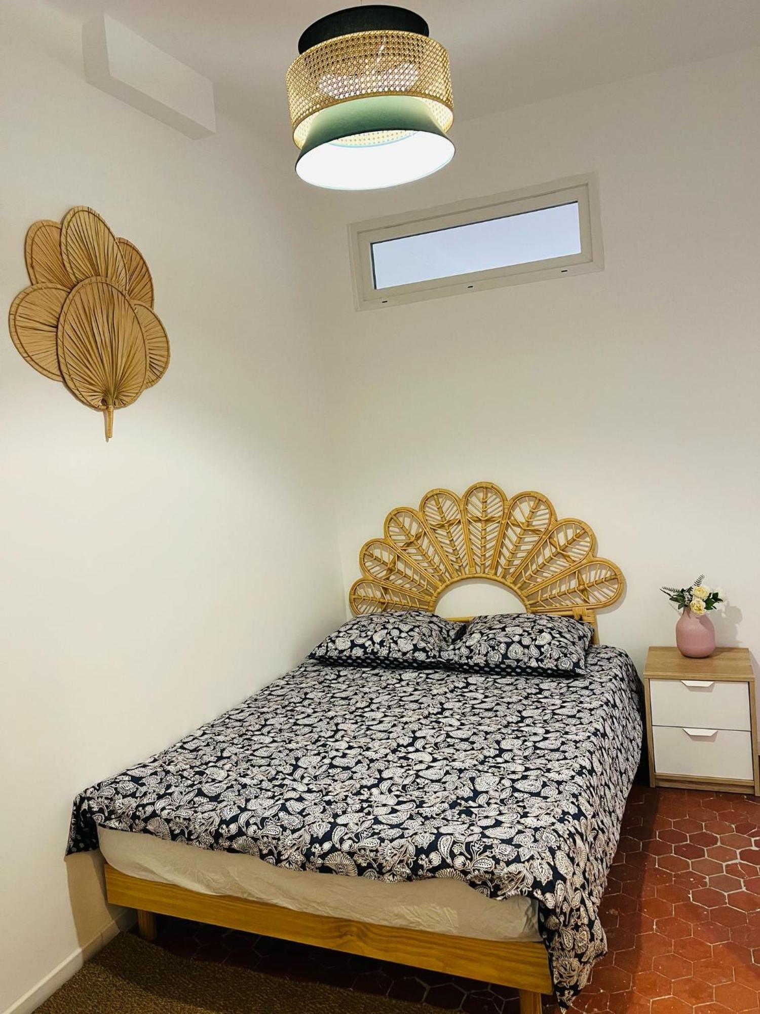Studio En Plein Coeur Du Vieil Antibes, Vue Sur Place Romantique Exteriér fotografie