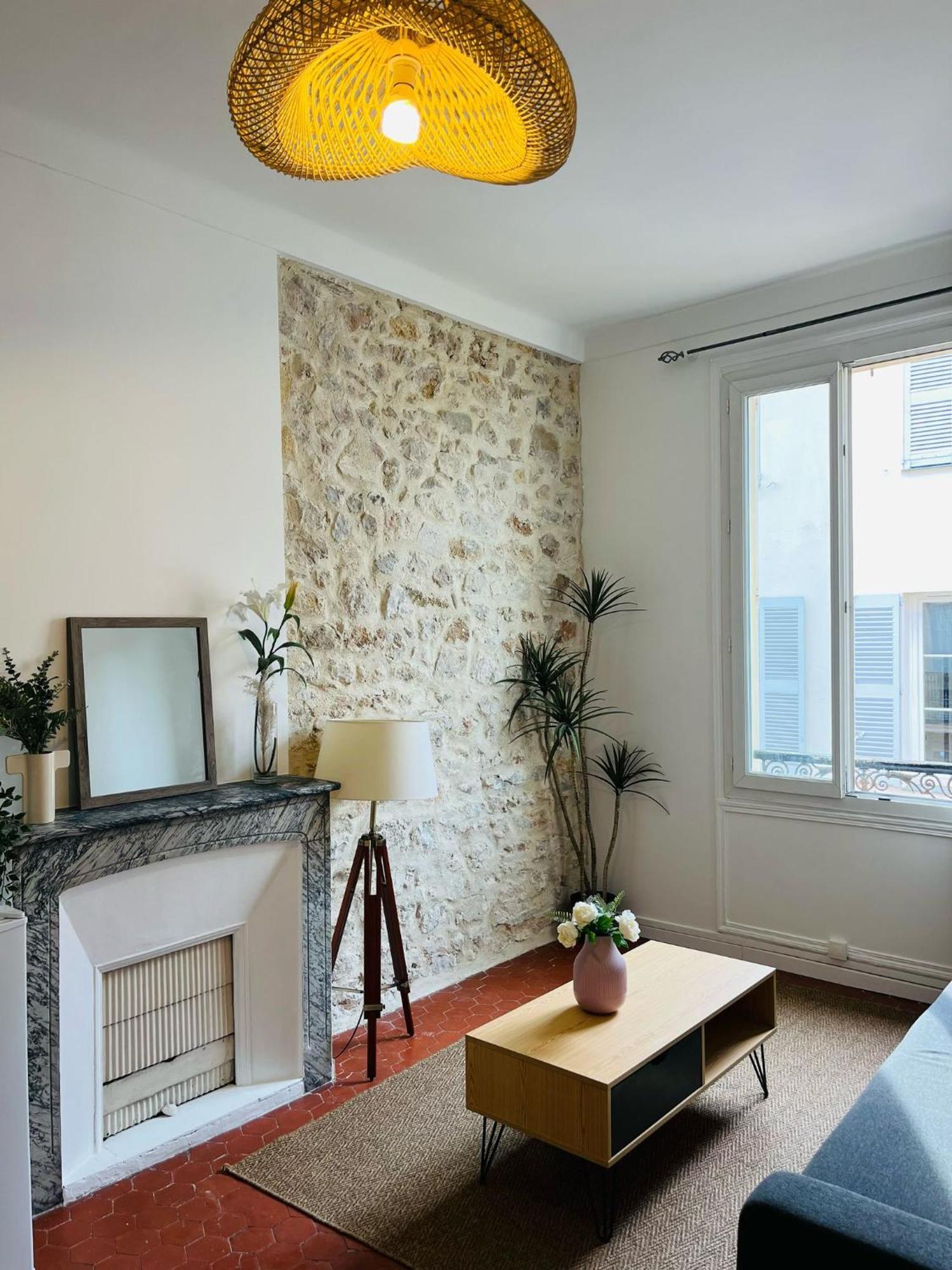 Studio En Plein Coeur Du Vieil Antibes, Vue Sur Place Romantique Exteriér fotografie